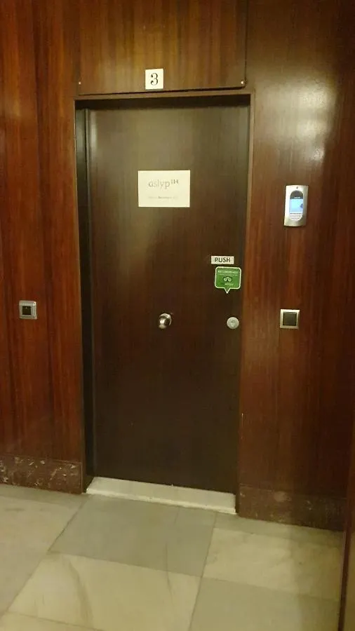 Hostal Aslyp 114 Барселона 2*,