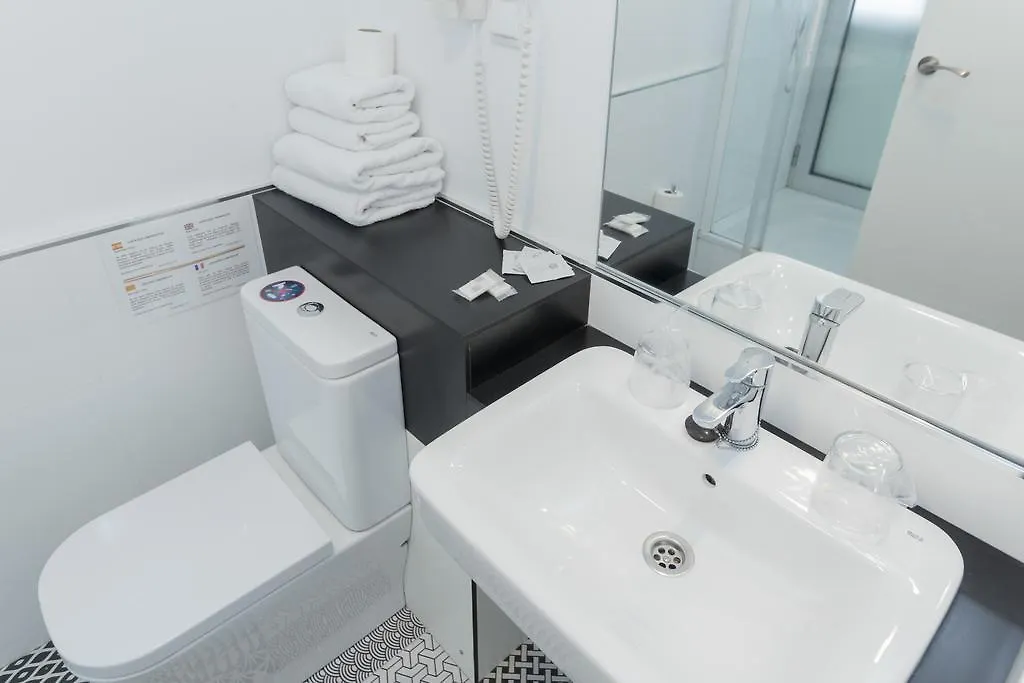 Hostal Aslyp 114 Барселона 2*,  Испания