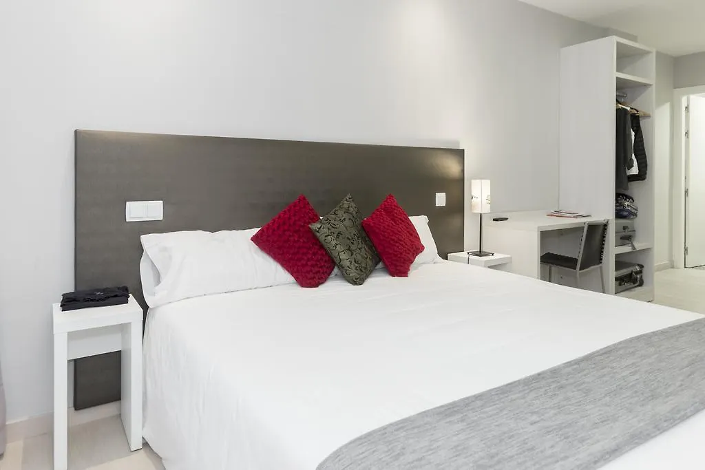 Hostal Aslyp 114 Барселона 2*,