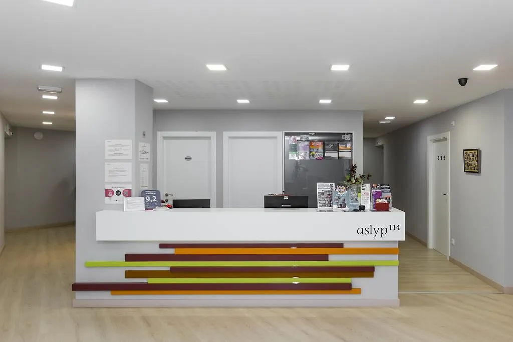Hostal Aslyp 114 Барселона 2*,