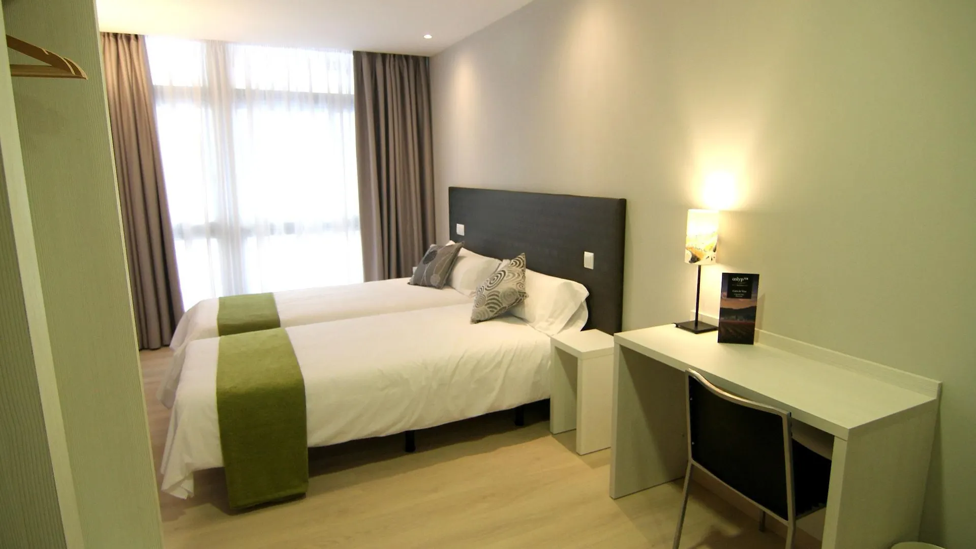 Hostal Aslyp 114 Barcelona Guest house