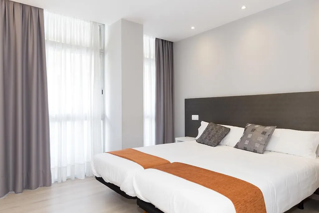 Hostal Aslyp 114 Barcelona 2*,